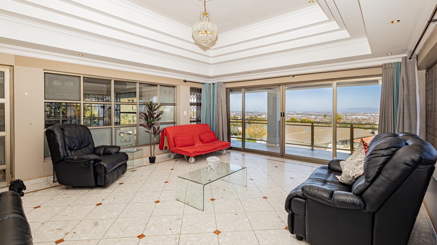 7 Bedroom Property for Sale in Plattekloof Western Cape